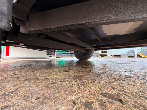 6 x 8 HAZLEWOOD BOX TRAILER ...641 383476124