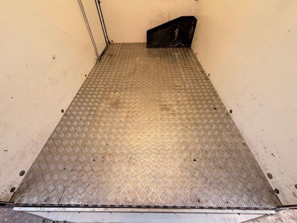 6 x 8 HAZLEWOOD BOX TRAILER ...641 383476136