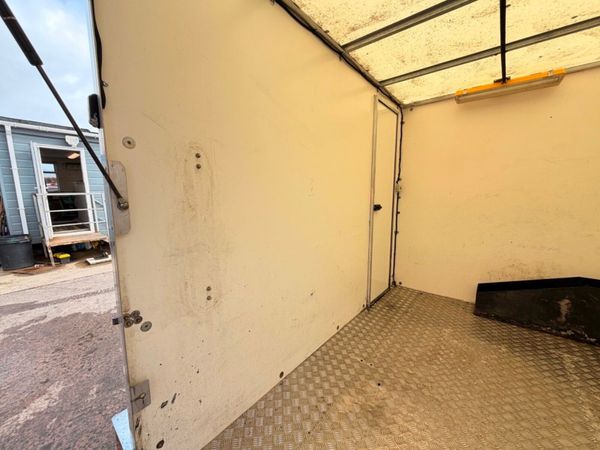 6 x 8 HAZLEWOOD BOX TRAILER ...641 383476137