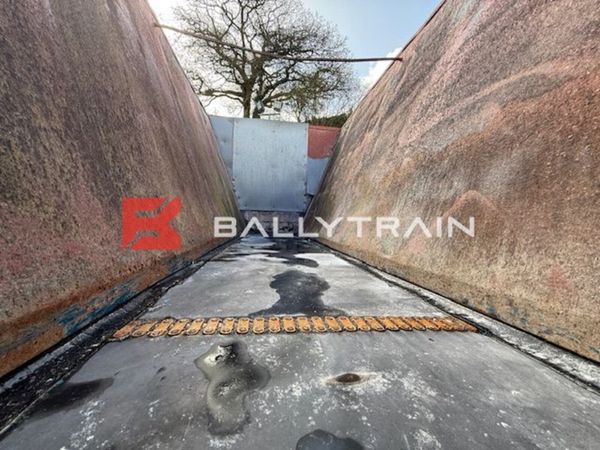 Aggregate Feed Hopper 383483526