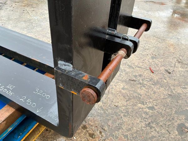 UNUSED 3200mm SLIDING CARRIAGE FORKS2068. 383432812