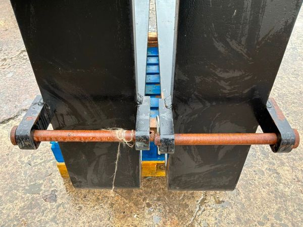 UNUSED 3200mm SLIDING CARRIAGE FORKS2068. 383432824