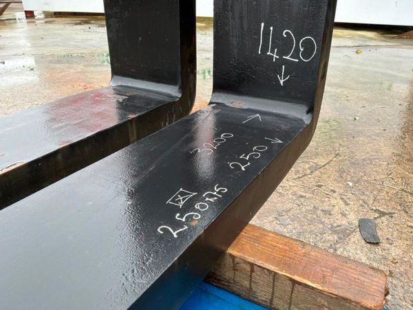 UNUSED 3200mm SLIDING CARRIAGE FORKS2068. 383432830