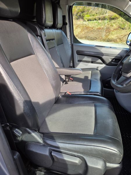 Vauxhall Vivaro 2021 383572533