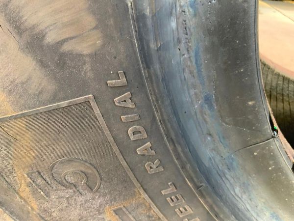 23.5 x 25 RADIAL DUMP TRUCK / LOADER TYRES....12 383694854