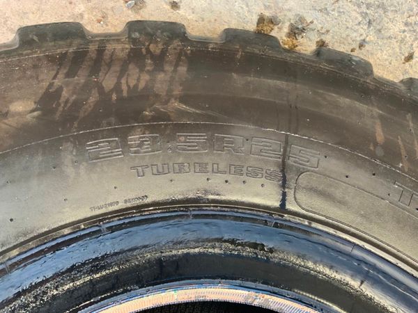 23.5 x 25 GOODYEAR RADIAL TYRES........45. 383694855