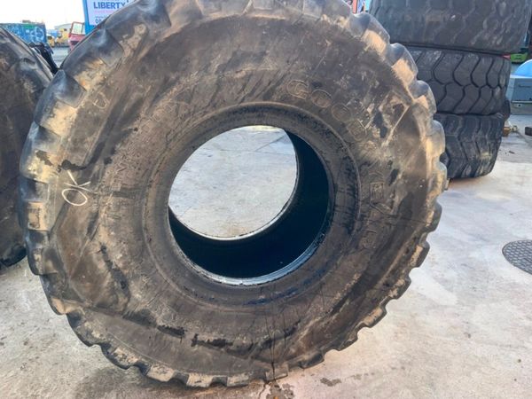 23.5 x 25 GOODYEAR RADIAL TYRES........45. 383694863
