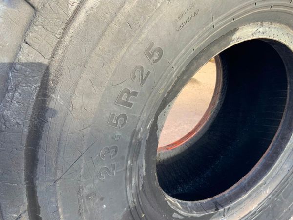 23.5 x 25 RADIAL DUMP TRUCK / LOADER TYRES....12 383694831