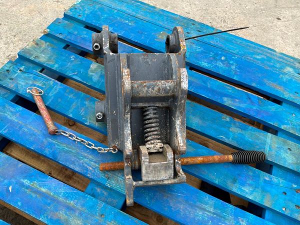 STRICKLAND QUICK HITCH.....40mm PINS........7119. 383789368