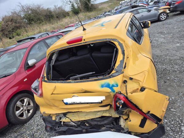 2016 Nissan Juke *For Parts* 383796031