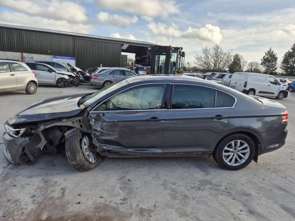 2017 Volkswagen Passat *For Parts 383796118