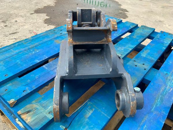 STRICKLAND QUICK HITCH........40mm PINS......7122. 383704350