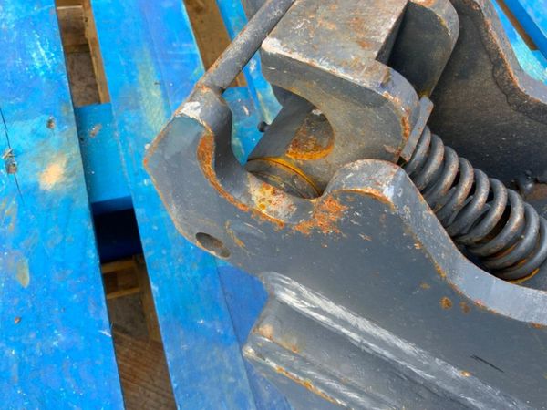 STRICKLAND QUICK HITCH........40mm PINS......7122. 383704355