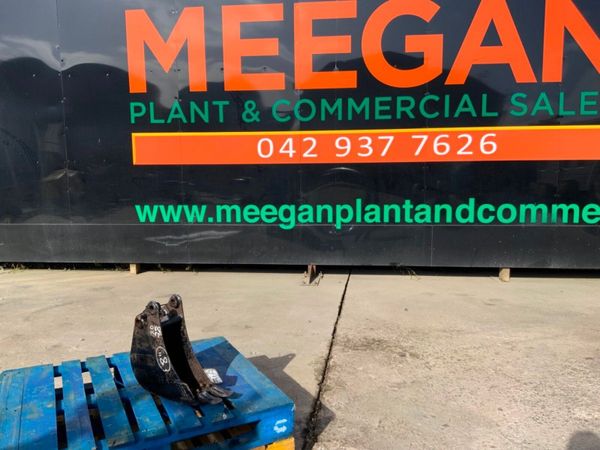UNUSED 8" JCB BUCKET......30mm PINS.......7343. 383711959