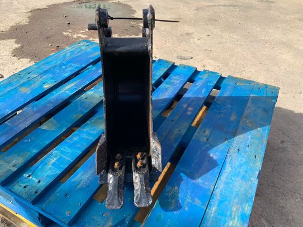 UNUSED 8" JCB BUCKET......30mm PINS.......7343. 383711962