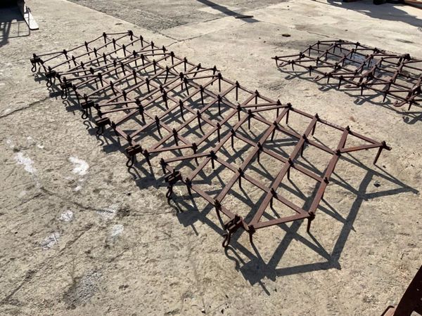 4 SECTION TRAILED PIN HARROW.........129s 383723320