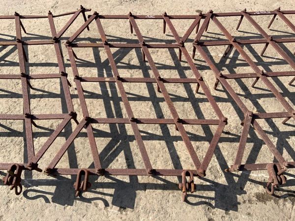 4 SECTION TRAILED PIN HARROW.........129s 383723323