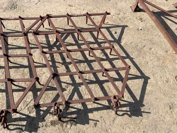 4 SECTION TRAILED PIN HARROW.........129s 383723324