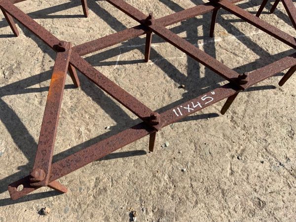 4 SECTION TRAILED PIN HARROW.........129s 383723329
