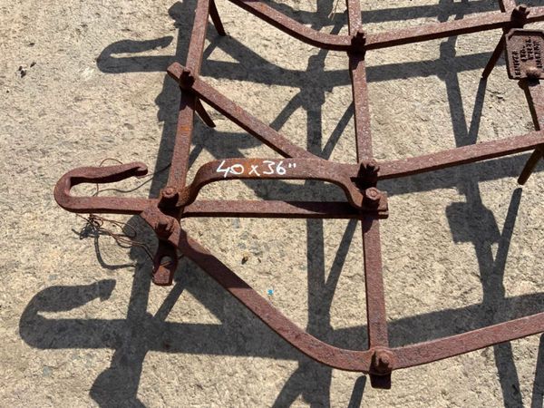 4 SECTION TRAILED PIN HARROW.........129s 383723332