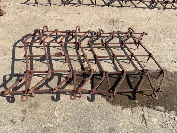4 SECTION TRAILED PIN HARROW.........129s 383723336
