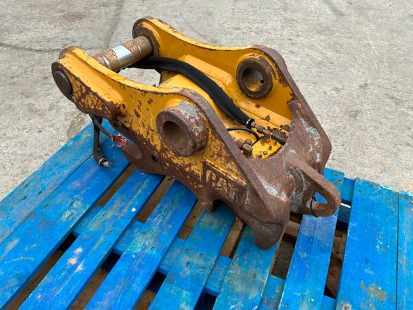 CATERPILLAR QUICK HITCH...........65mm PINS....711 383734348