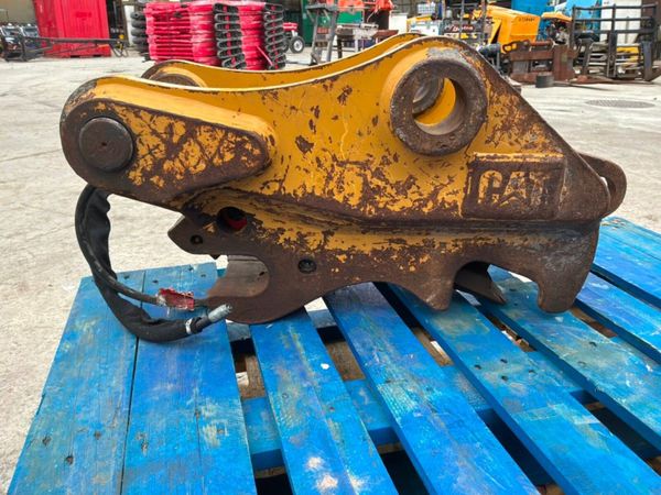 CATERPILLAR QUICK HITCH...........65mm PINS....711 383734349