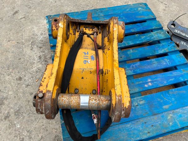 CATERPILLAR QUICK HITCH...........65mm PINS....711 383734352