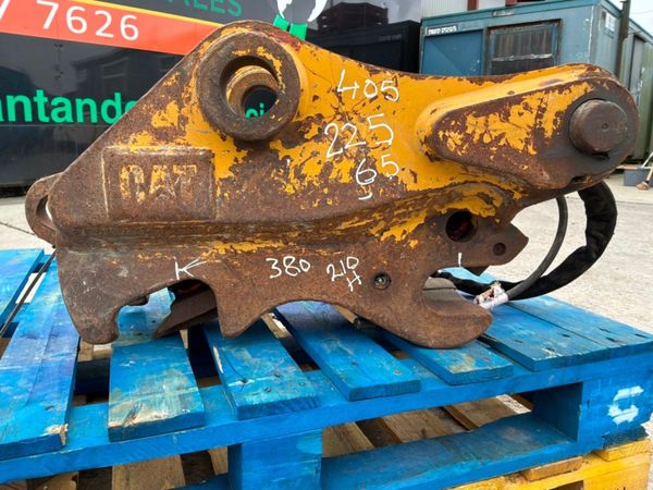 CATERPILLAR QUICK HITCH...........65mm PINS....711 383734358
