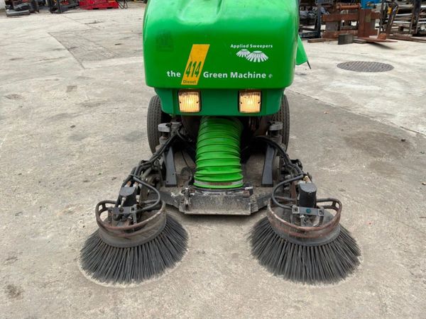 GREEN MACHINE 414 PEDESTRIAN SWEEPER... 383734398