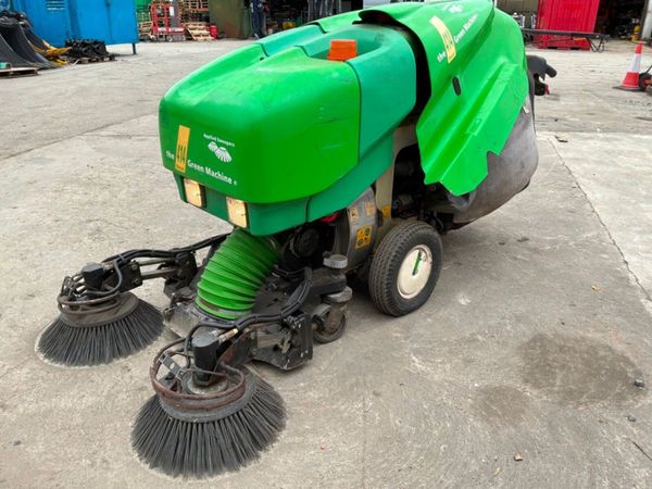 GREEN MACHINE 414 PEDESTRIAN SWEEPER... 383734400