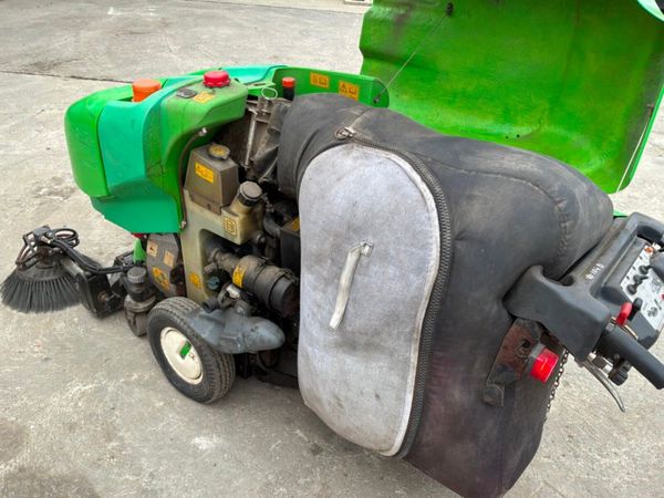 GREEN MACHINE 414 PEDESTRIAN SWEEPER... 383734407