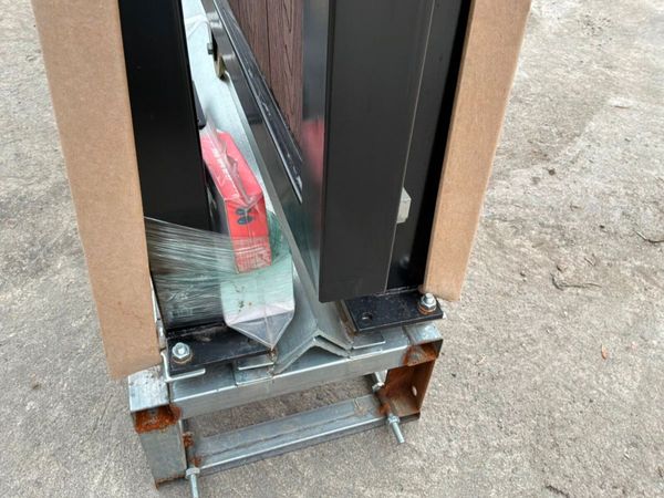 13ft REMOTE CONTROL SLIDING GATE..........1377p. 383883901