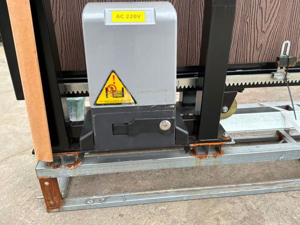 13ft REMOTE CONTROL SLIDING GATE..........1377p. 383883902
