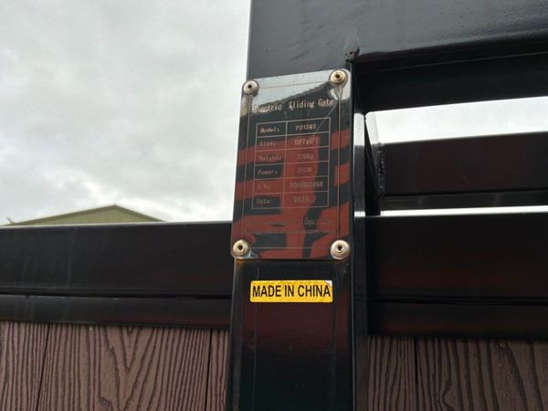13ft REMOTE CONTROL SLIDING GATE..........1377p. 383883905