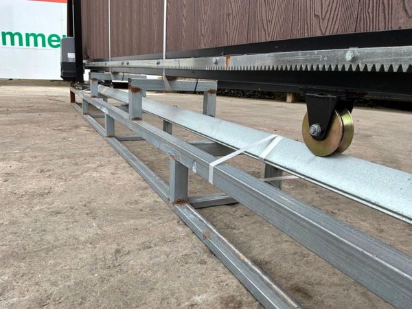 13ft REMOTE CONTROL SLIDING GATE..........1377p. 383883912