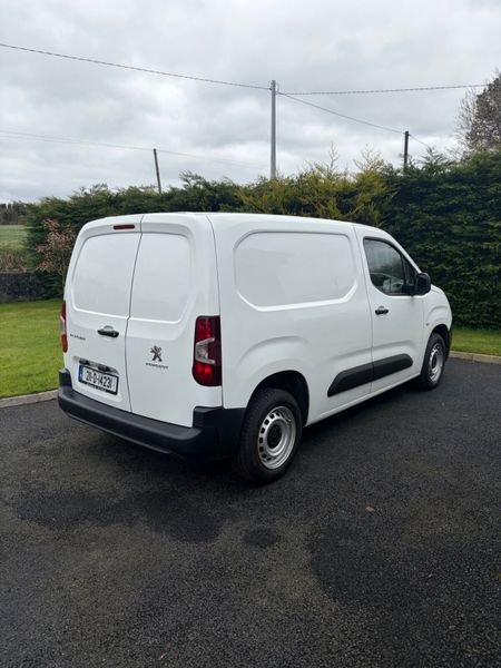 211 Peugoet Partner - free tank of diesel 383825578