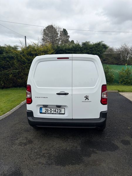 211 Peugoet Partner - free tank of diesel 383825582