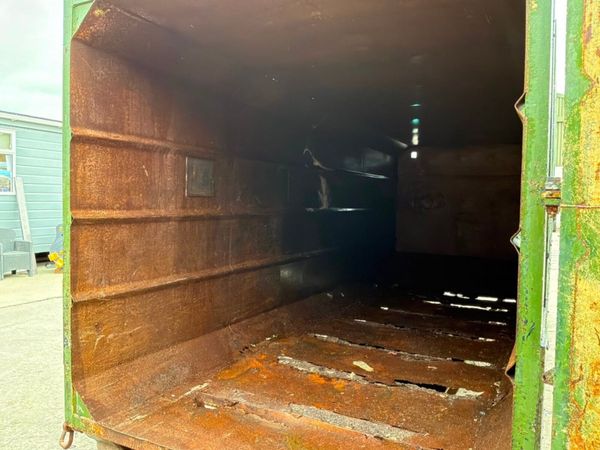 35 yds HOOK LOADER ENCLOSED SKIP BIN.......4003. 383906123