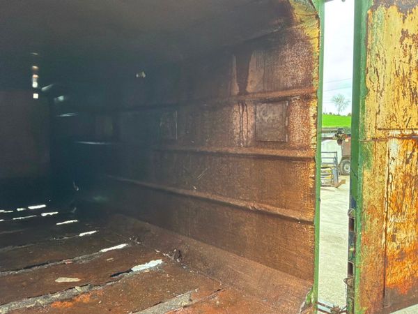 35 yds HOOK LOADER ENCLOSED SKIP BIN.......4003. 383906125