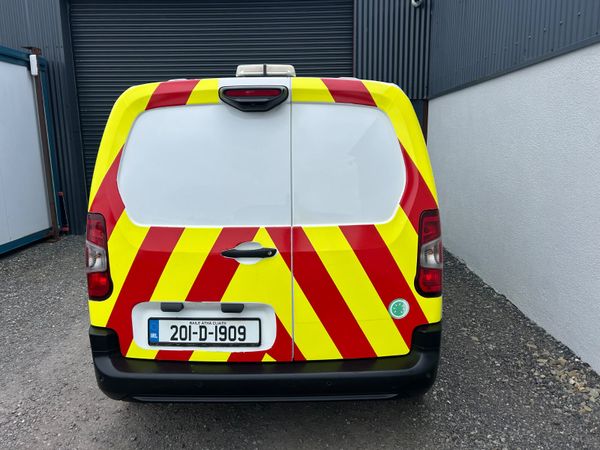 2020 Peugeot Partner ‘Professional 383911906