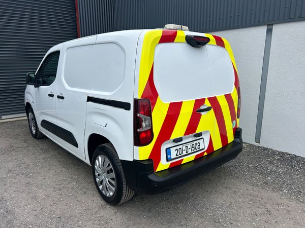 2020 Peugeot Partner ‘Professional 383911909