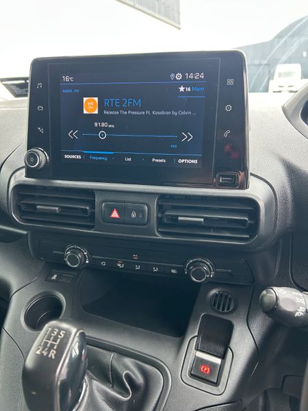 2020 Peugeot Partner ‘Professional 383911914