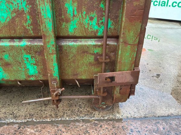 40 YARD HOOK LOADER SKIP BIN ....704P. 384079568