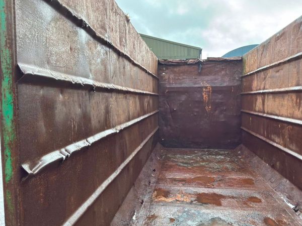 40 YARD HOOK LOADER SKIP BIN ....704P. 384079575