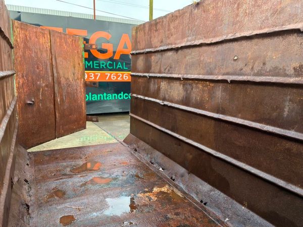 40 YARD HOOK LOADER SKIP BIN ....704P. 384079585
