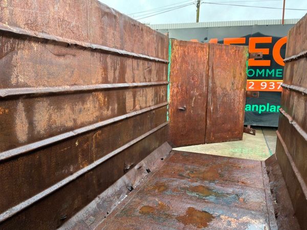 40 YARD HOOK LOADER SKIP BIN ....704P. 384079586