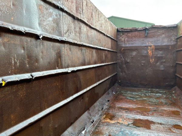 40 YARD HOOK LOADER SKIP BIN ....704P. 384079589