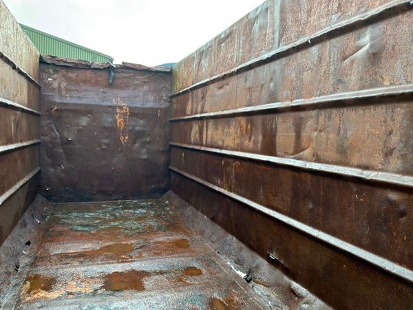 40 YARD HOOK LOADER SKIP BIN ....704P. 384079590