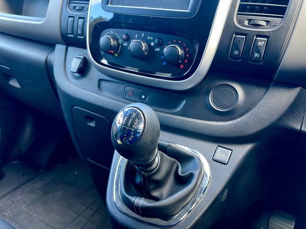 172 Renault Traffic Crew Cab – Ready for Work – VA 384145500